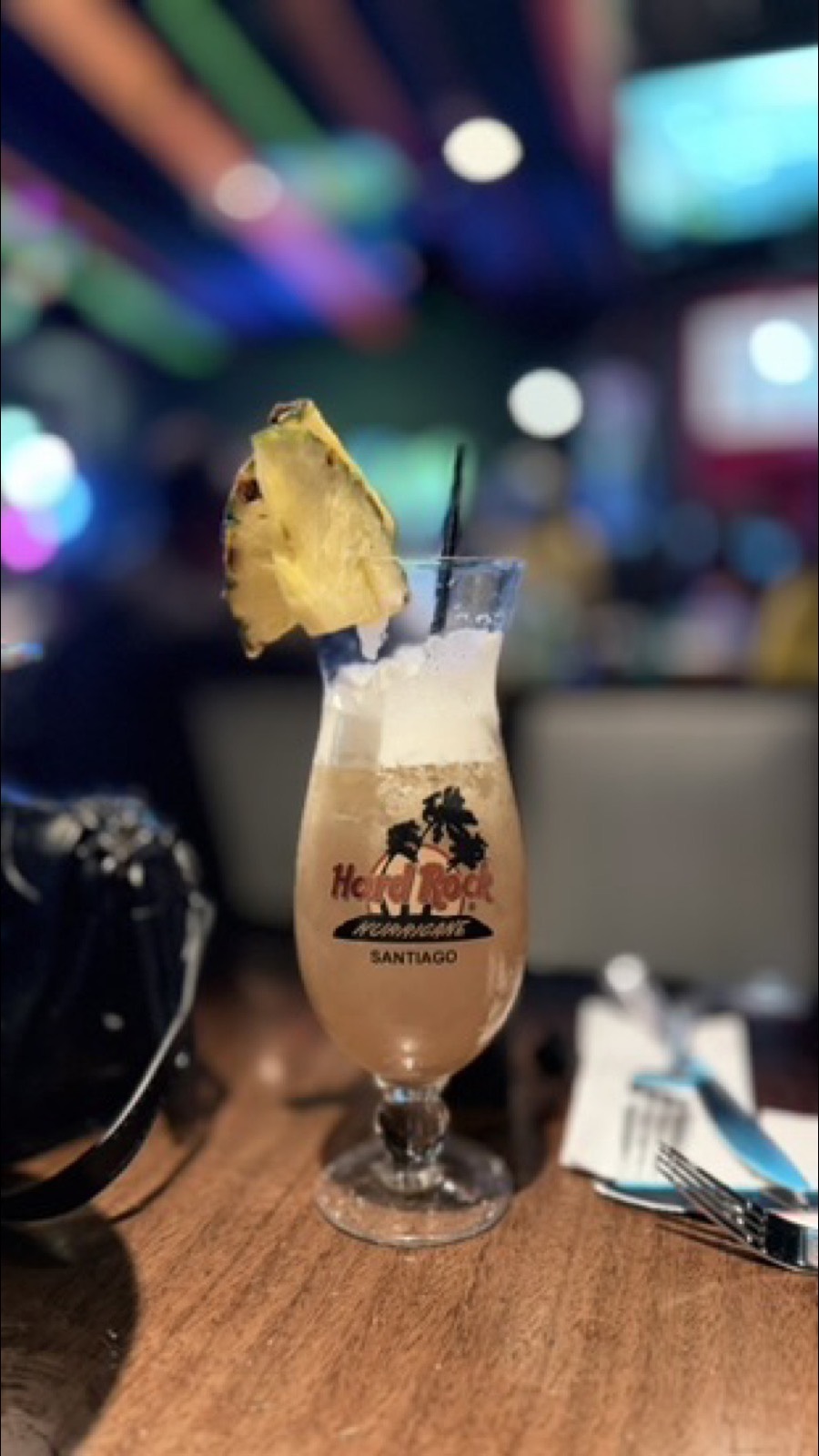 Hard Rock Café do Costanera Center em noite de música ao vivo